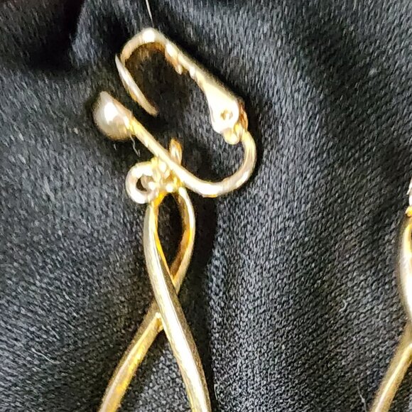 Avon Gold Tone Faux Opal Dangle Drop Figure Eight Vintage Magnet Clip On Earring - Picture 8 of 16